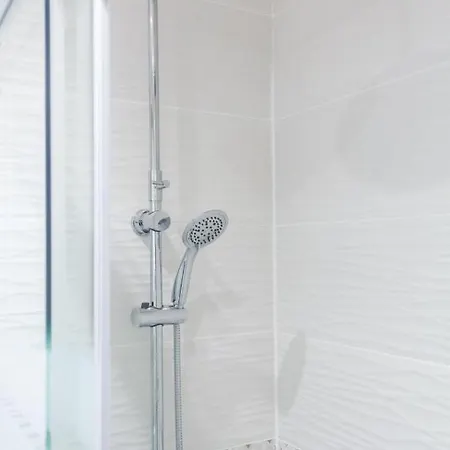 Bright Apt Near Nation Appartement *